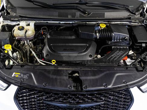 Used 2021 Chrysler Pacifica Touring-L w/ Uconnect Theater Family Group image 50