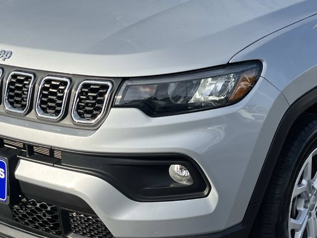 Used 2024 Jeep Compass Latitude AWD/4WD image 10