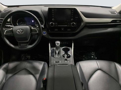 Used 2022 Toyota Highlander XLE AWD/4WD image 28