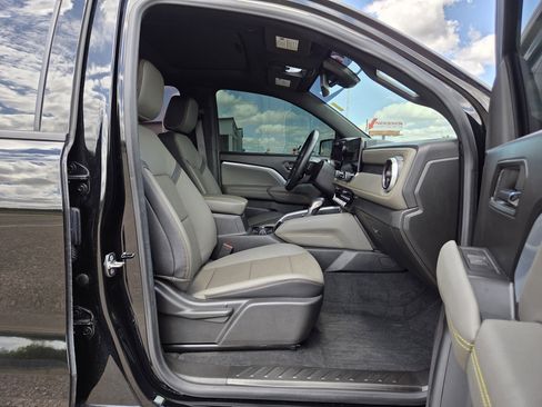 Used 2024 Chevrolet Colorado ZR2 w/ ZR2 Convenience Package III AWD/4WD image 19
