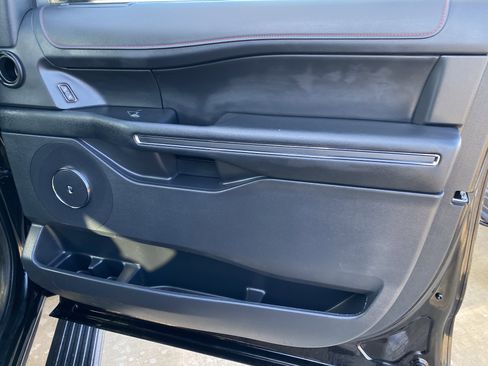 Used 2024 Ford Expedition Limited image 33