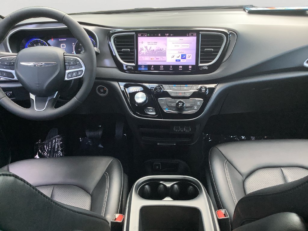 Used 2025 Chrysler Pacifica Select FWD image 18