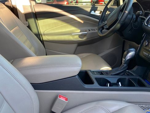 Used 2018 Ford Escape Titanium w/ Ford Safe & Smart Package image 4