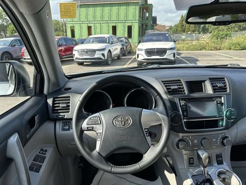 Used 2013 Toyota Highlander SE AWD/4WD image 11