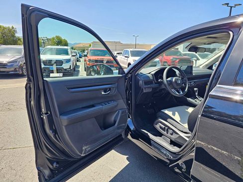 Used 2025 Honda CR-V EX image 18