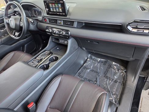 Used 2025 Honda Pilot Black Edition image 22