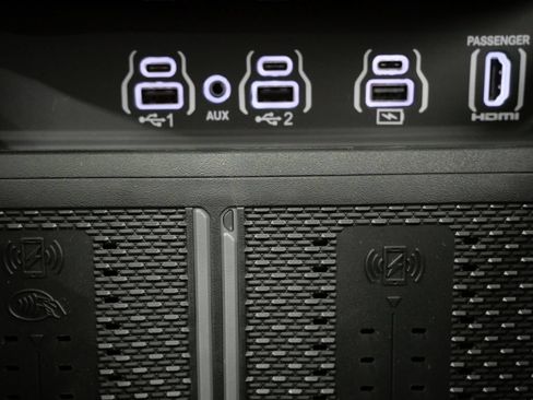 New 2026 RAM 1500 Laramie AWD/4WD image 19