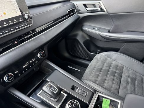 Used 2023 Mitsubishi Outlander SE FWD image 24