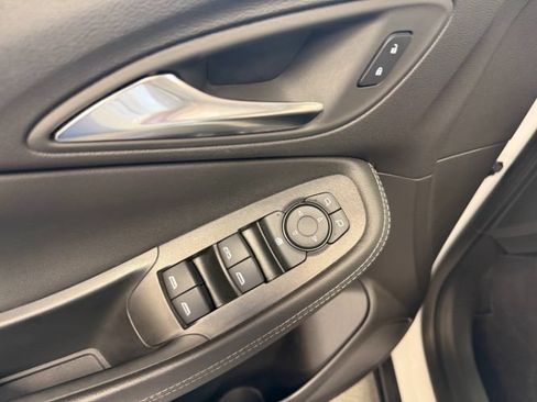 Used 2025 Buick Encore GX Preferred AWD/4WD image 11