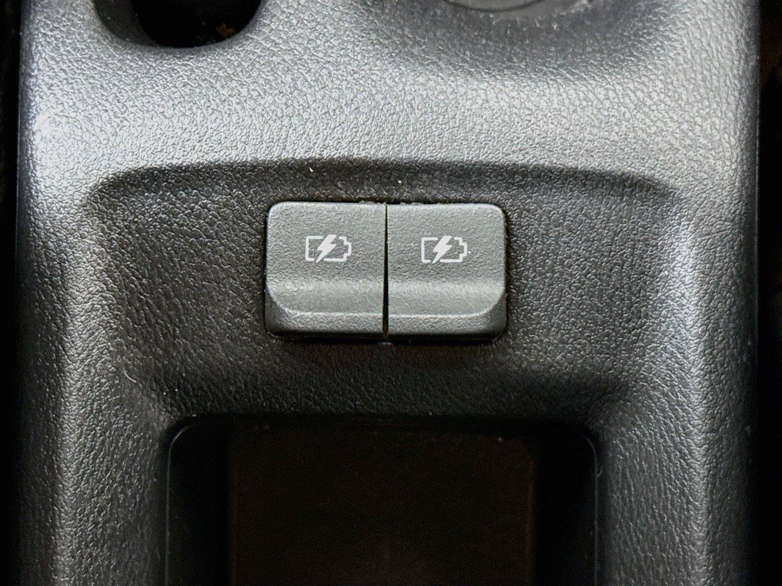 Used 2020 Nissan Versa S FWD image 31
