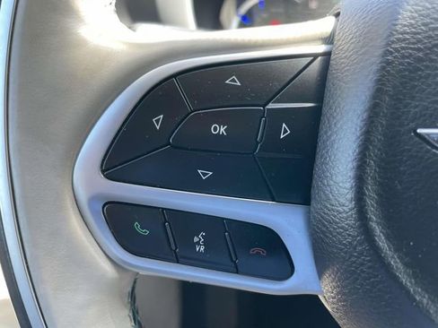 Used 2018 Chrysler Pacifica Limited w/ Advanced Safetytec Group FWD image 29