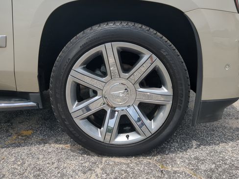 Used 2017 Cadillac Escalade ESV Luxury RWD image 9