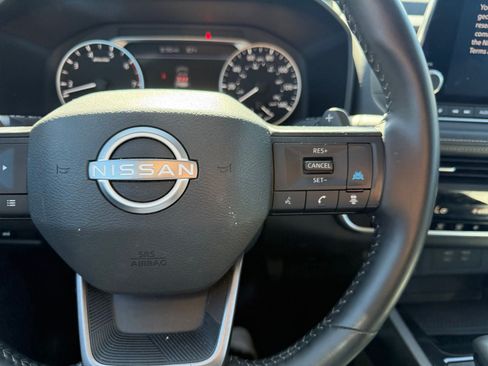 Certified 2025 Nissan Rogue SV FWD image 17