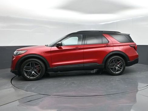 Certified 2025 Ford Explorer ST AWD/4WD image 5