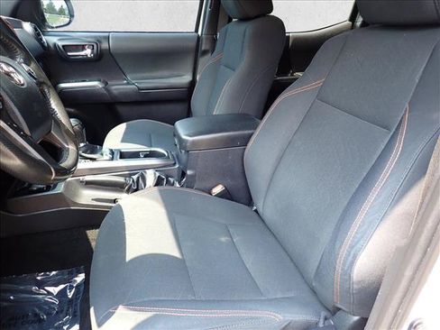 Used 2019 Toyota Tacoma TRD Sport AWD/4WD image 12