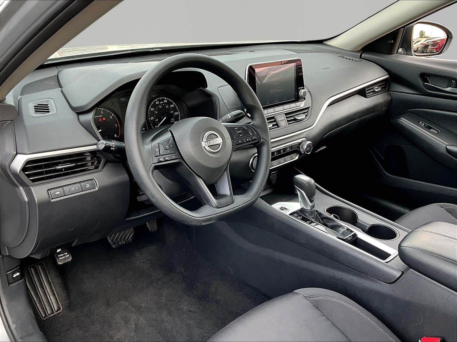 Used 2025 Nissan Altima 2.5 S FWD image 16