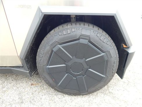 Used 2024 Tesla Cybertruck AWD Crew Cab image 12