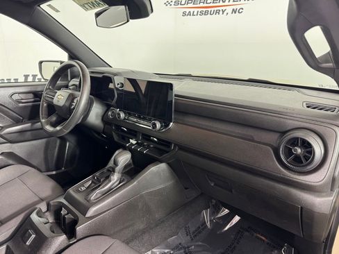 Used 2023 Chevrolet Colorado W/T RWD image 39
