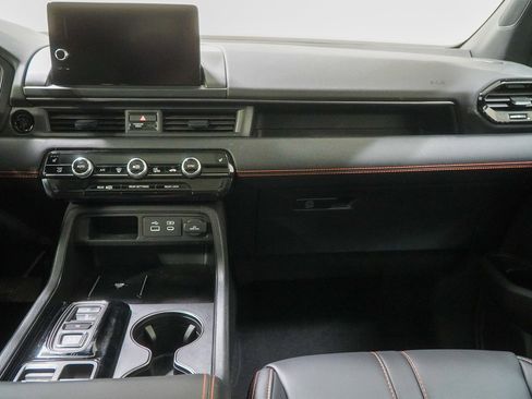 Certified 2025 Honda Pilot TrailSport image 39