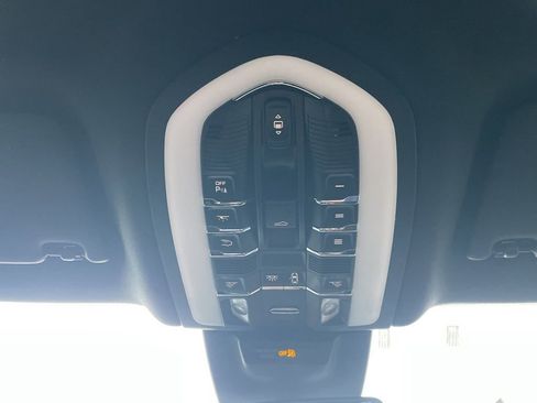 Certified 2025 Porsche Macan image 37