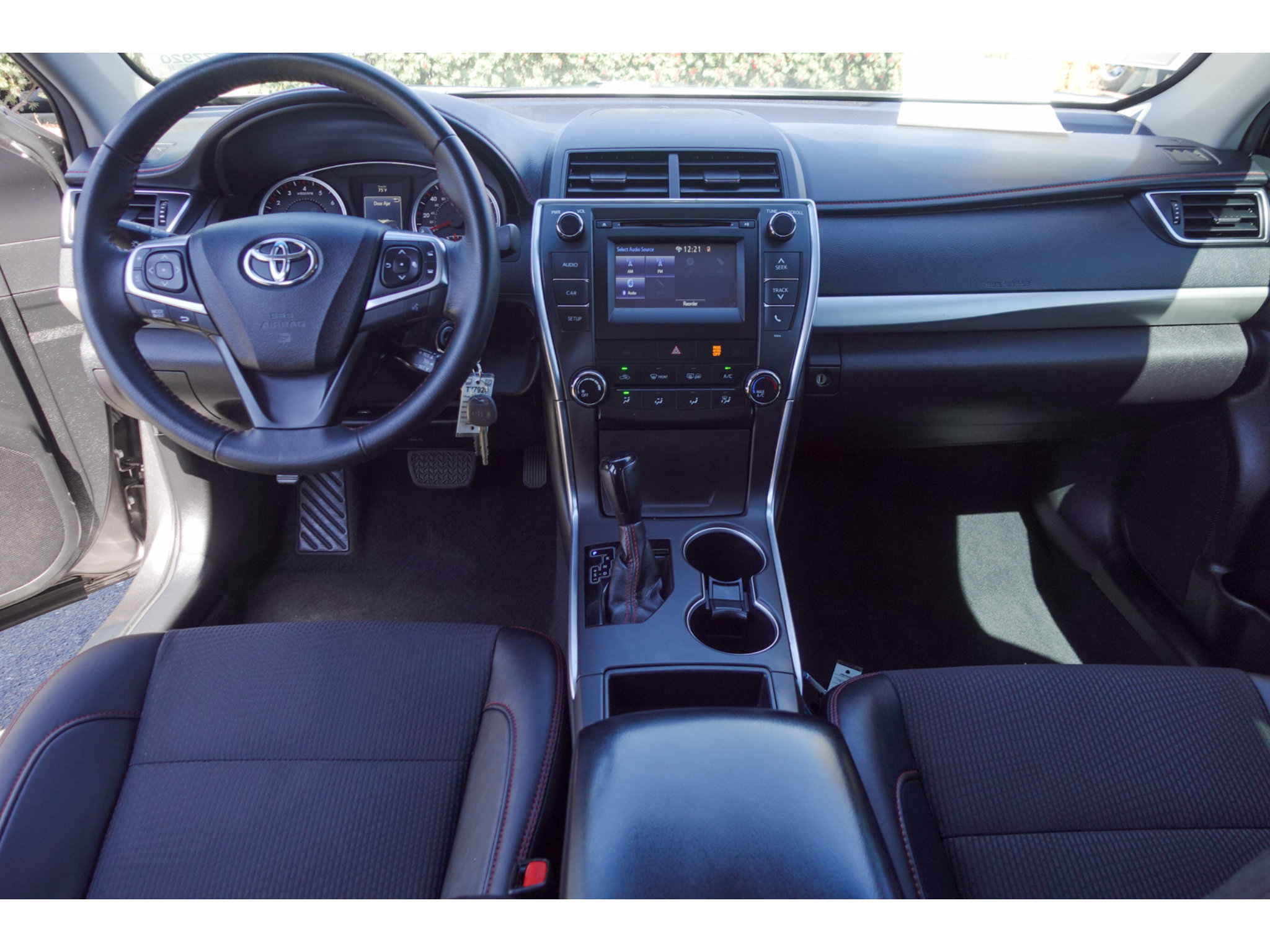 Used 2017 Toyota Camry SE FWD image 21