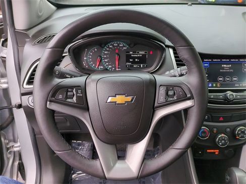 Certified 2022 Chevrolet Trax LT w/ Sport Edition image 13