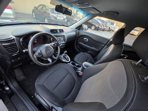 Used 2018 Kia Soul + FWD image 13