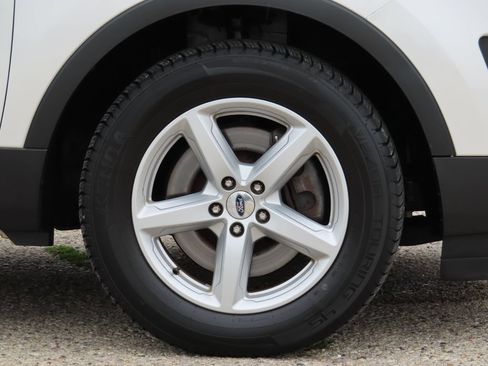 Used 2016 Ford Explorer XLT w/ Equipment Group 201A AWD/4WD image 11