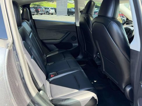 Used 2024 Tesla Model Y Long Range AWD/4WD image 11