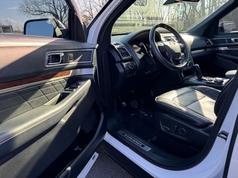 Used 2018 Ford Explorer Platinum image 14