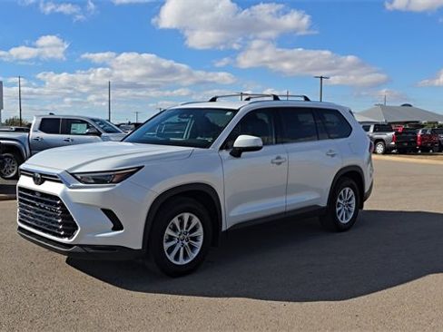 Used 2024 Toyota Grand Highlander XLE image 2