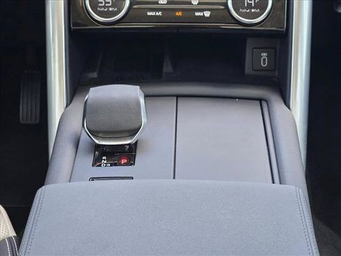 Used 2026 Land Rover Discovery S AWD/4WD image 12