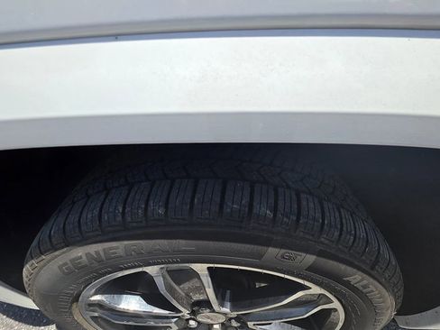 Used 2019 GMC Acadia Denali w/ Technology Package AWD/4WD image 11