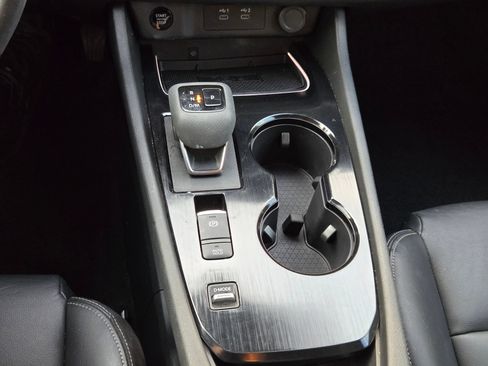 Used 2024 Nissan Rogue SL FWD image 32