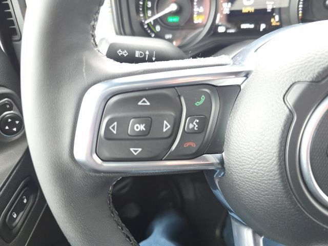 Used 2025 Jeep Wrangler Unlimited Sahara w/ Safety Group AWD/4WD image 23