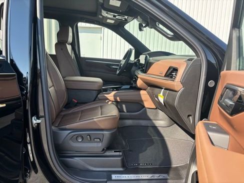 New 2026 Chevrolet Suburban High Country w/ Sun And Tow Package AWD/4WD image 17