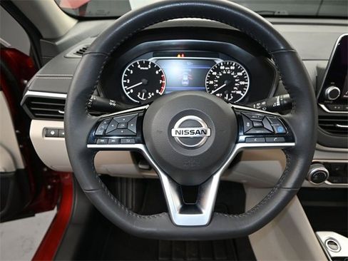 Used 2022 Nissan Altima 2.5 SV w/ SV Premium Package image 7