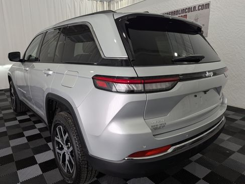 Used 2024 Jeep Grand Cherokee Limited AWD/4WD image 8