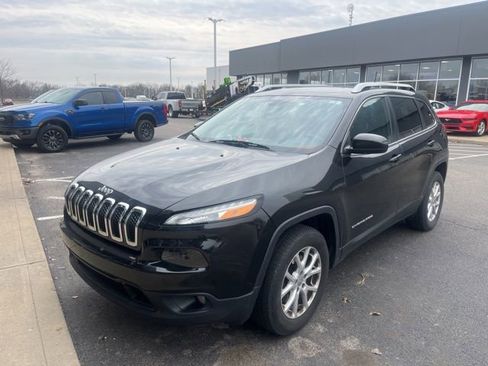 Used 2016 Jeep Cherokee Latitude w/ Cold Weather Group image 2