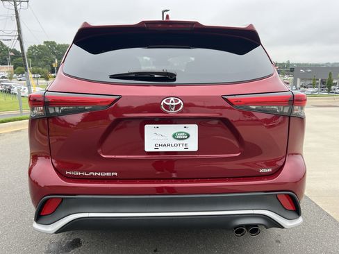 Used 2022 Toyota Highlander XSE FWD image 8
