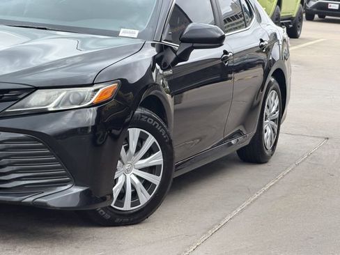 Used 2020 Toyota Camry LE FWD image 3