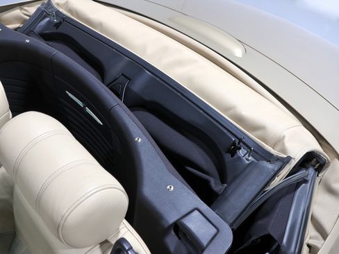 Used 2005 Ford Thunderbird image 38