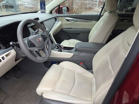 Used 2017 Cadillac XT5 Luxury w/ Driver Awareness Package image 6