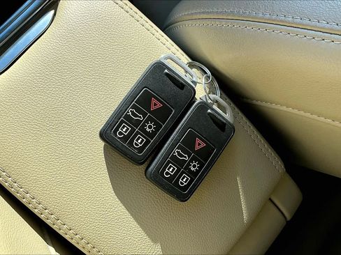 Used 2016 Volvo XC60 T5 Premier image 14