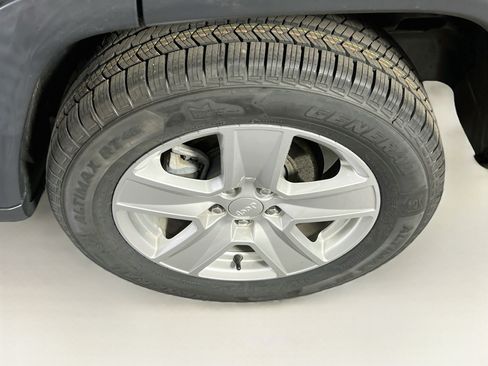 Used 2022 Jeep Compass Latitude AWD/4WD image 28