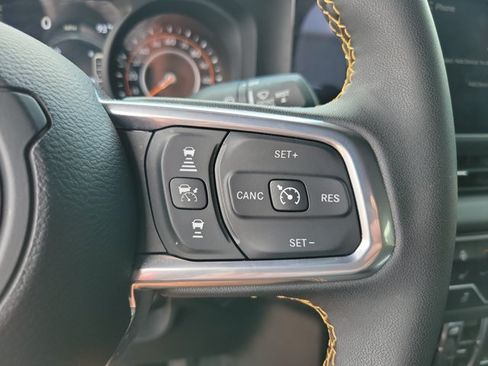 Used 2024 Jeep Wrangler Unlimited Sahara AWD/4WD image 17
