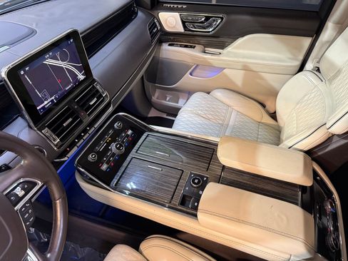 Used 2021 Lincoln Navigator Black Label image 38