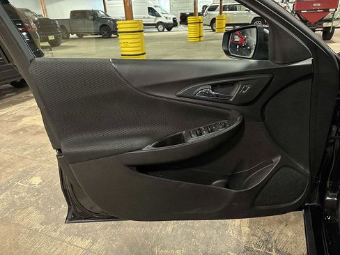 Used 2018 Chevrolet Malibu LT image 29