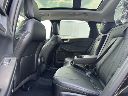 New 2025 Ford Escape SE w/ PHEV Premium Package FWD image 17