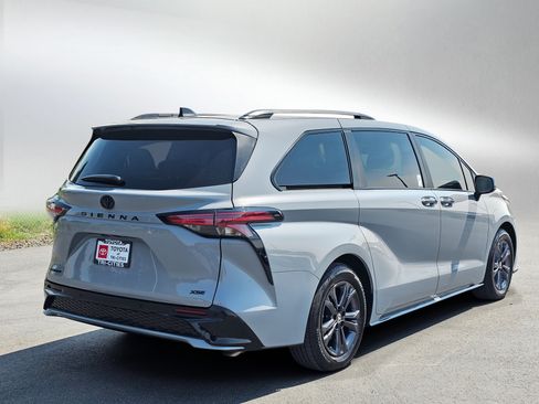 Used 2026 Toyota Sienna XSE AWD/4WD image 5